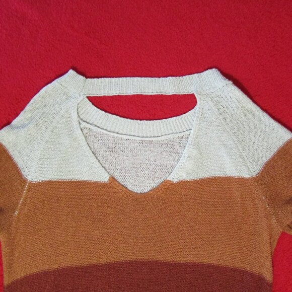 Maurices Lightweight Colorblock Sweater Chenille Back Cutout Crew Long Sleeve - Picture 5 of 8